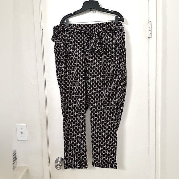 torrid Pants - Torrid Cropped Trouser Size 2 (16-18)